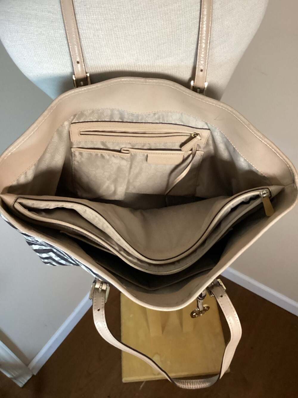 Michael Kors Zebra Print Logo Tote Bag - Picture 4 of 7